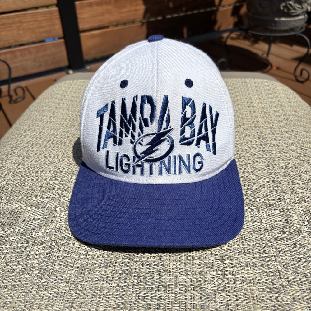 Reebok Snapback Hat Mens OSFA White Blue NHL Tampa Bay Lightning Embroidered